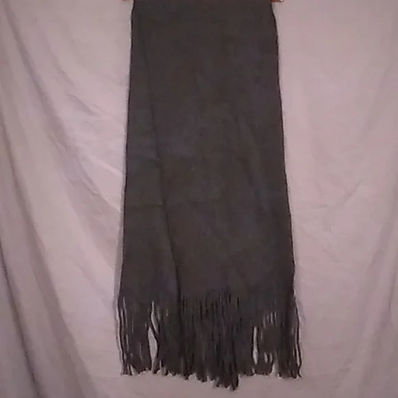 Lucky Brand Dark Gray Scarf 18 x 90 inches including the fringe. NWT - Picture 7 of 7
